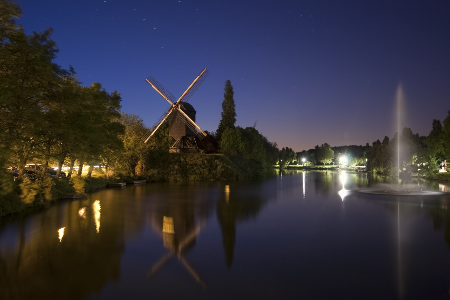 De Lindenmolen tijdens de avond De Lindenmolen tijdens de avond